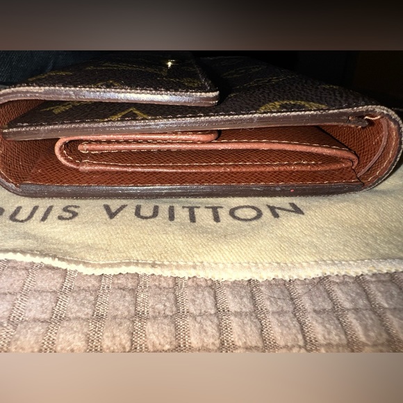 LOUIS VUITTON VINTAGE WALLET - Picture 4 of 13